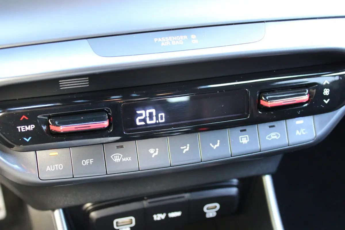 1.0 T-GDI 100pk N-Line | Camera | Carplay | Premium audio | Cruise controle | Navigatie | Lucid Lime | 17'' velgen | Dodehoek detectie | Parkeersensoren