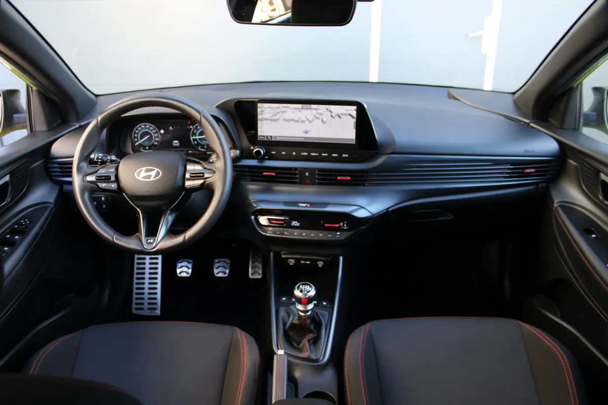 1.0 T-GDI 100pk N-Line | Camera | Carplay | Premium audio | Cruise controle | Navigatie | Lucid Lime | 17'' velgen | Dodehoek detectie | Parkeersensoren