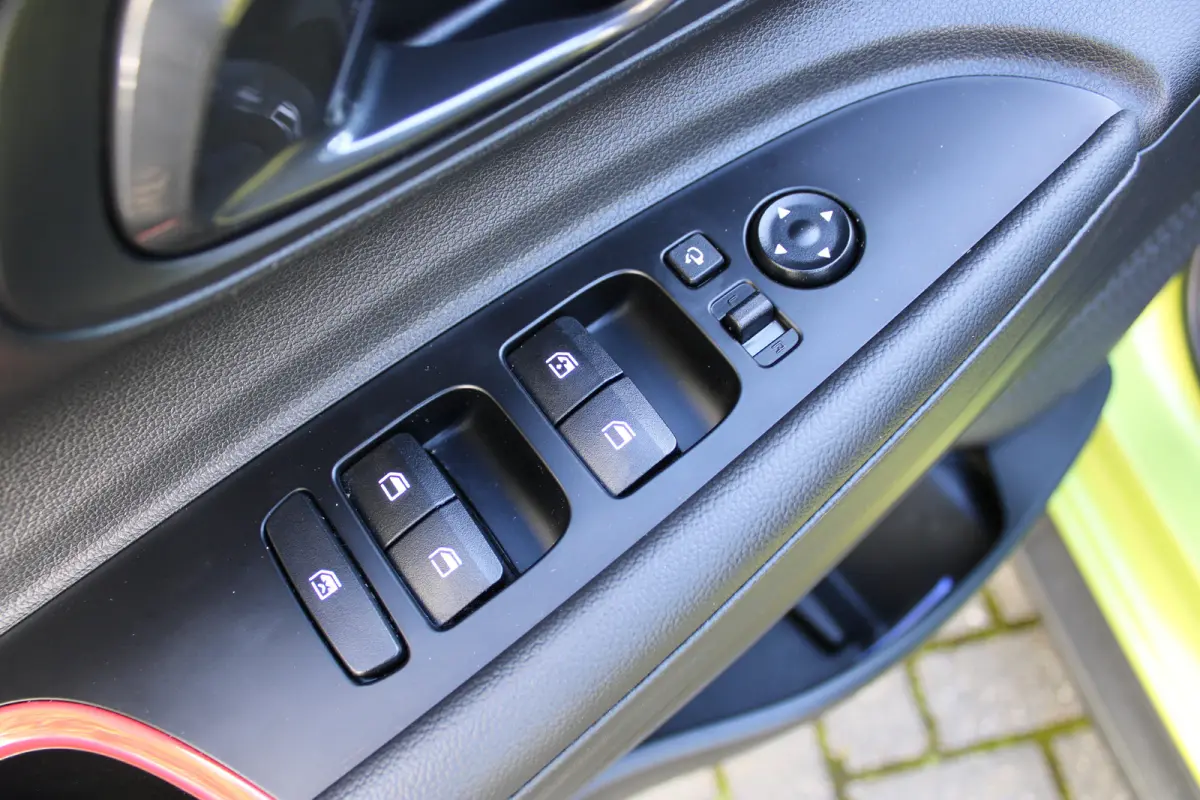 1.0 T-GDI 100pk N-Line | Camera | Carplay | Premium audio | Cruise controle | Navigatie | Lucid Lime | 17'' velgen | Dodehoek detectie | Parkeersensoren