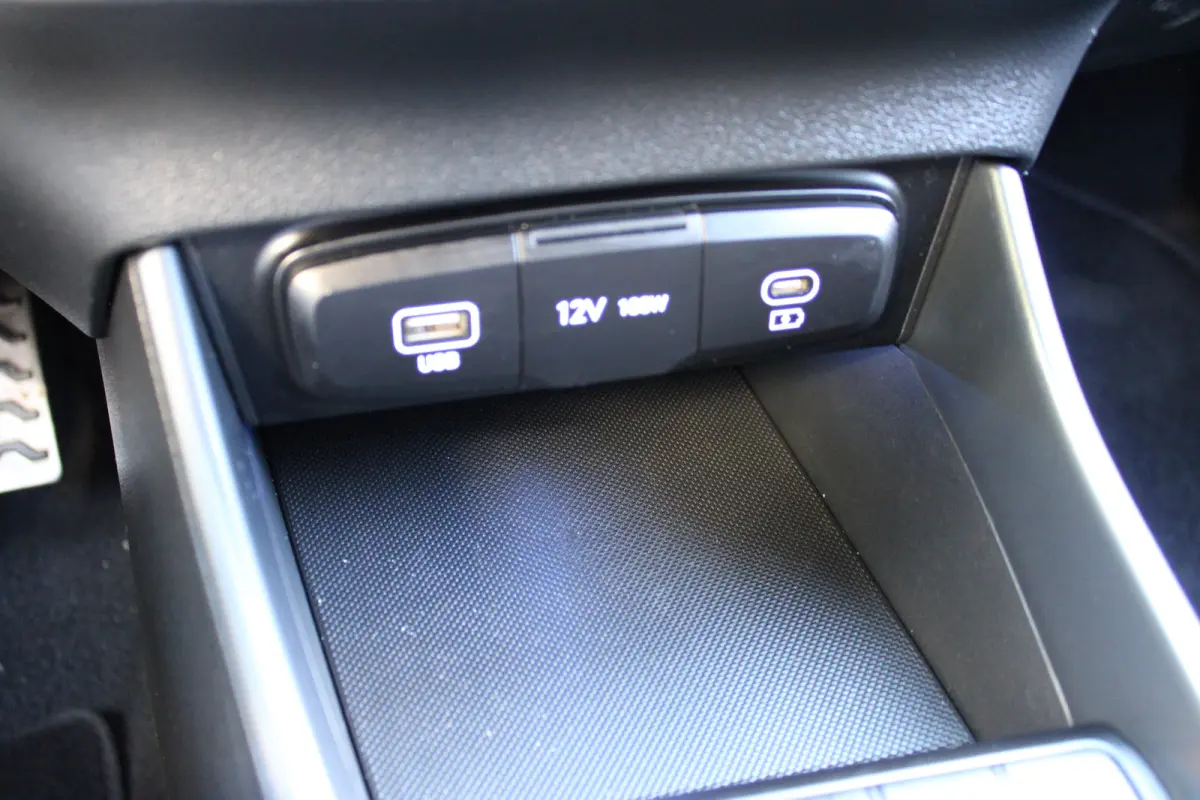 1.0 T-GDI 100pk N-Line | Camera | Carplay | Premium audio | Cruise controle | Navigatie | Lucid Lime | 17'' velgen | Dodehoek detectie | Parkeersensoren