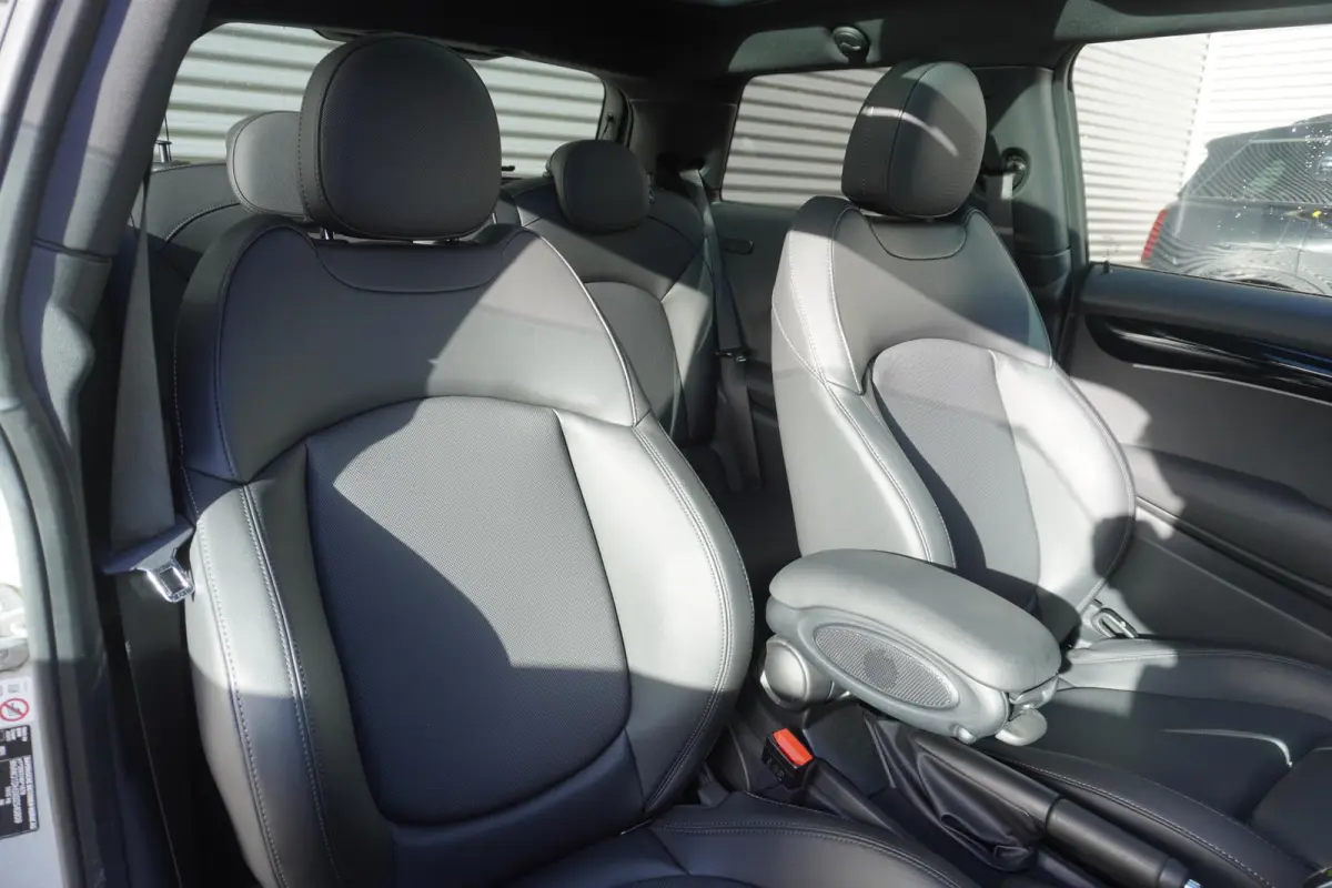 Cooper C | Classic Trim | Comfort Pack | Glazen panoramadak | Extra getint glas | Piano Black Exterieur Accenten
