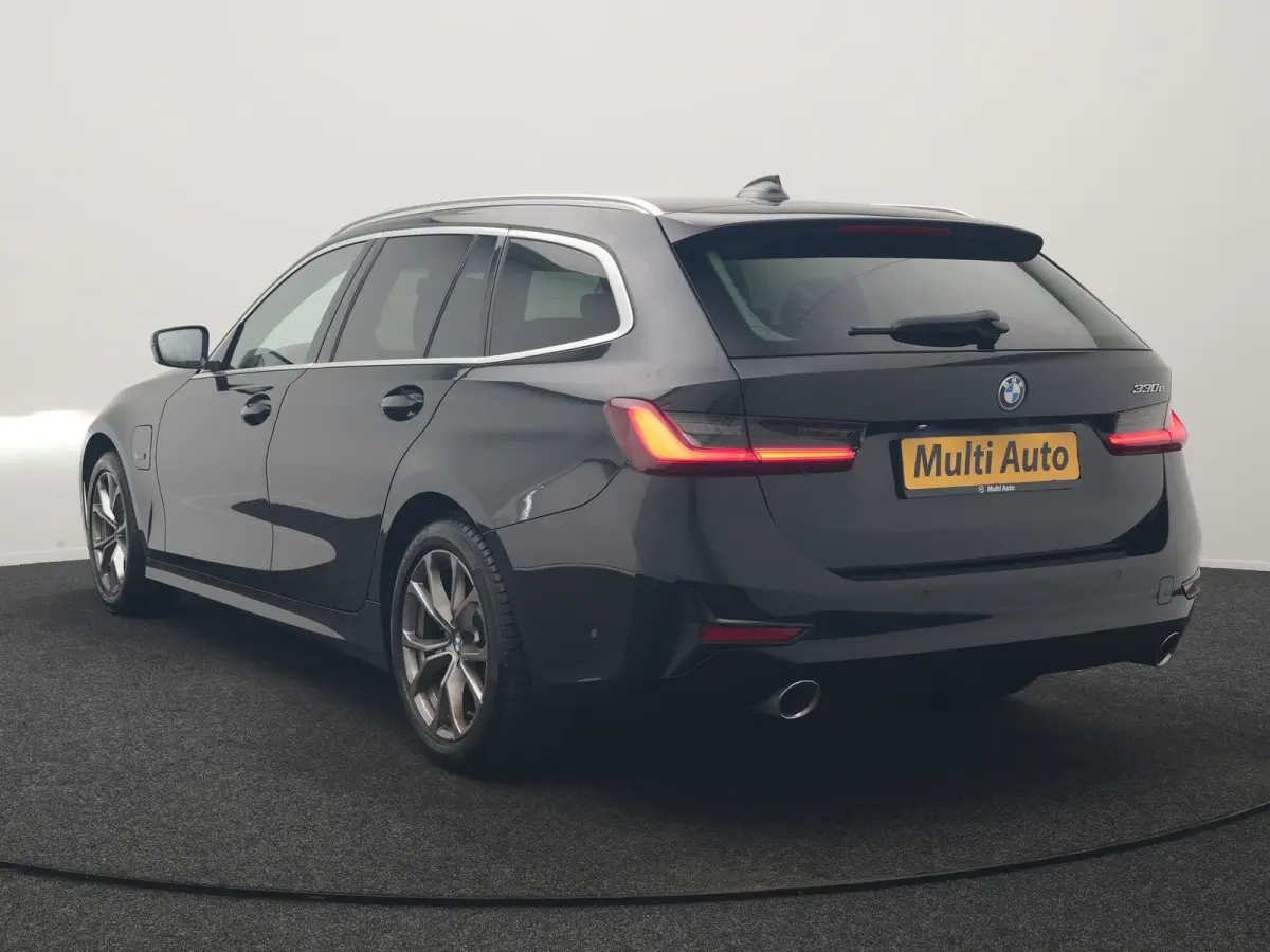 330e Sportline PHEV 293pk Dealer O.H. | SOH 90,9% | Panodak | Adaptive Cruise | Head Up | 360 Camera | Lederen Sportstoelen & Stuur Verwarmd | Keyless | BLIS | Apple Carplay | Navigatie | DA