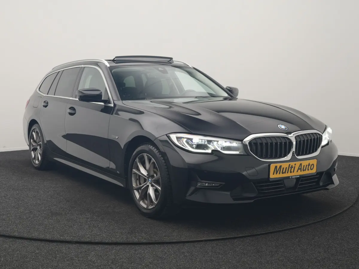 330e Sportline PHEV 293pk Dealer O.H. | SOH 90,9% | Panodak | Adaptive Cruise | Head Up | 360 Camera | Lederen Sportstoelen & Stuur Verwarmd | Keyless | BLIS | Apple Carplay | Navigatie | DA