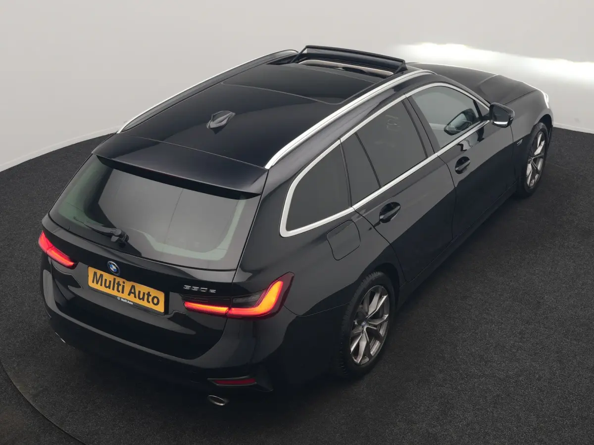 330e Sportline PHEV 293pk Dealer O.H. | SOH 90,9% | Panodak | Adaptive Cruise | Head Up | 360 Camera | Lederen Sportstoelen & Stuur Verwarmd | Keyless | BLIS | Apple Carplay | Navigatie | DA
