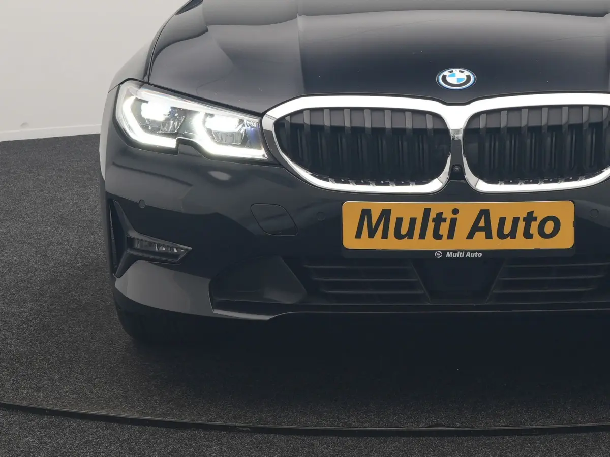 330e Sportline PHEV 293pk Dealer O.H. | SOH 90,9% | Panodak | Adaptive Cruise | Head Up | 360 Camera | Lederen Sportstoelen & Stuur Verwarmd | Keyless | BLIS | Apple Carplay | Navigatie | DA