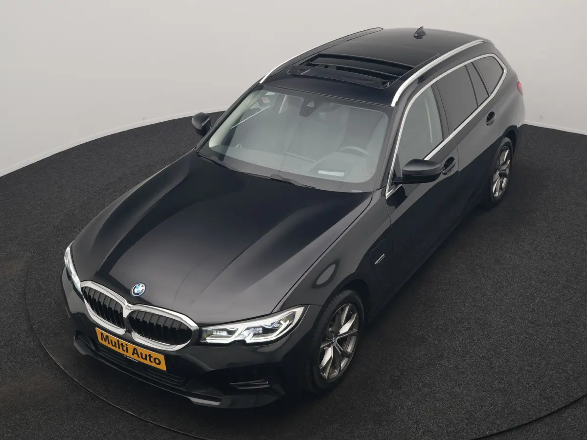 330e Sportline PHEV 293pk Dealer O.H. | SOH 90,9% | Panodak | Adaptive Cruise | Head Up | 360 Camera | Lederen Sportstoelen & Stuur Verwarmd | Keyless | BLIS | Apple Carplay | Navigatie | DA
