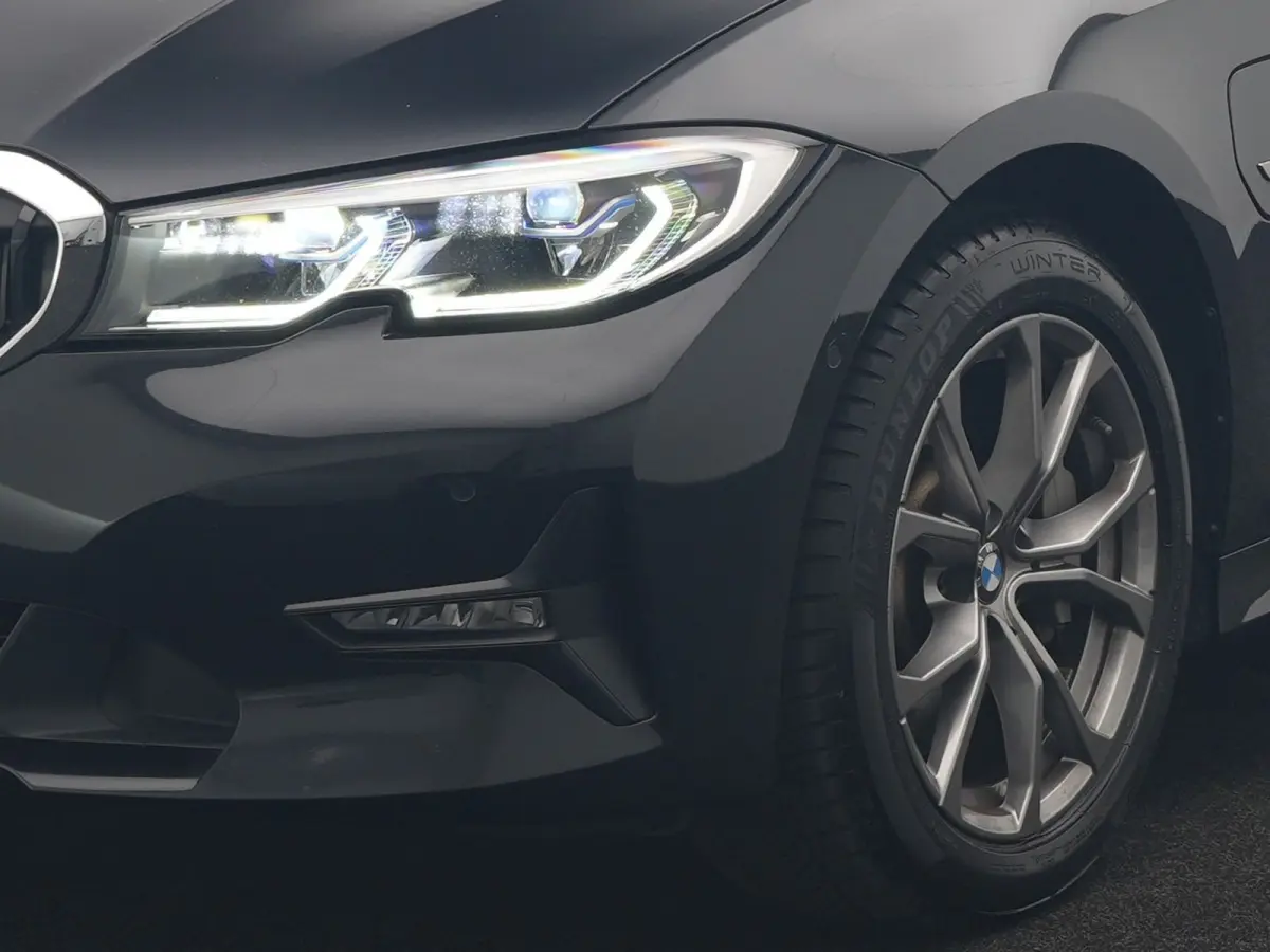 330e Sportline PHEV 293pk Dealer O.H. | SOH 90,9% | Panodak | Adaptive Cruise | Head Up | 360 Camera | Lederen Sportstoelen & Stuur Verwarmd | Keyless | BLIS | Apple Carplay | Navigatie | DA
