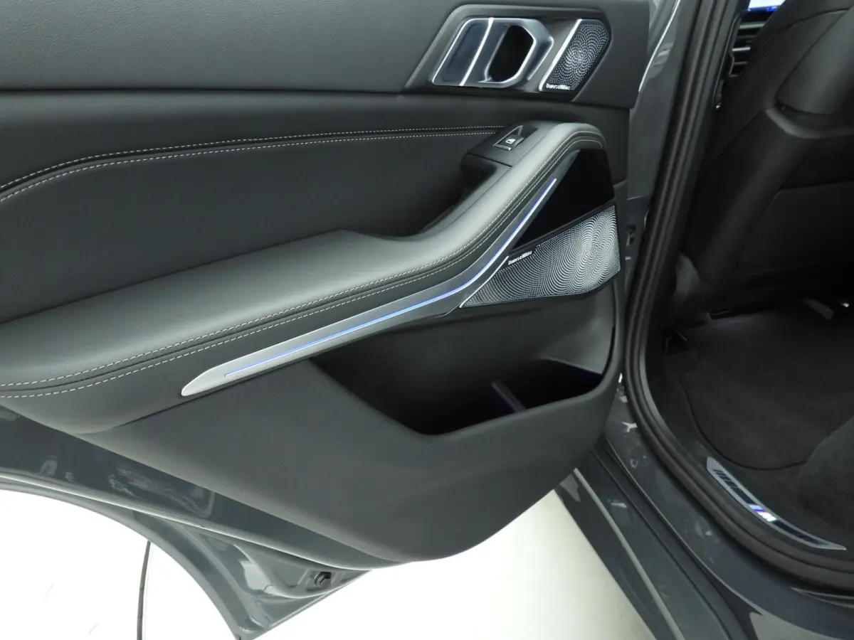 M60i xDrive | M-Sportpakket | LED | Leder | HUD | Panoramadak | Active steering | Comfortzetels | DAB | Bowers & Wilkins sound | Alu 22 inch