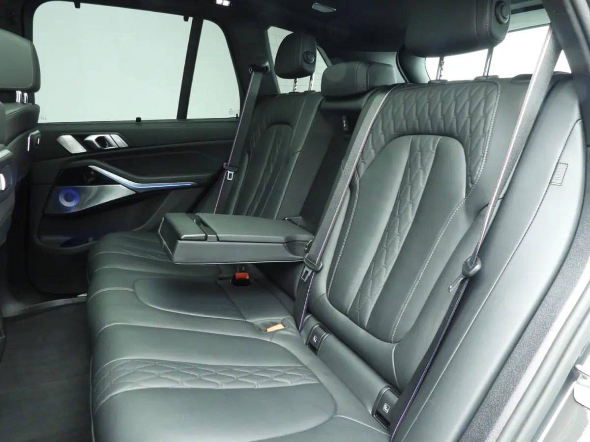 M60i xDrive | M-Sportpakket | LED | Leder | HUD | Panoramadak | Active steering | Comfortzetels | DAB | Bowers & Wilkins sound | Alu 22 inch