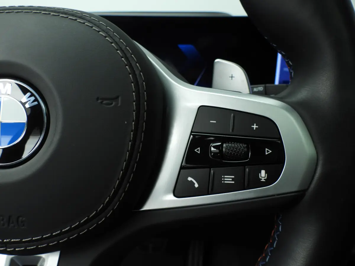 M60i xDrive | M-Sportpakket | LED | Leder | HUD | Panoramadak | Active steering | Comfortzetels | DAB | Bowers & Wilkins sound | Alu 22 inch