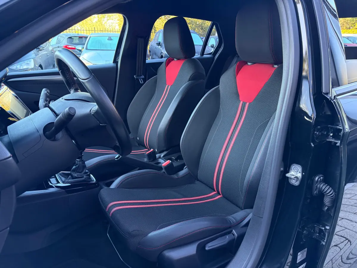 1.2 Turbo 100 PK GS Line | APPLE CARPLAY/ANDROID AUTO| PARKEERSENSOREN ACHTER| LED| SPORTSTOELEN| 16" LM-VELGEN| GETINT GLAS| DAB ONTVANGER| AIRCO|