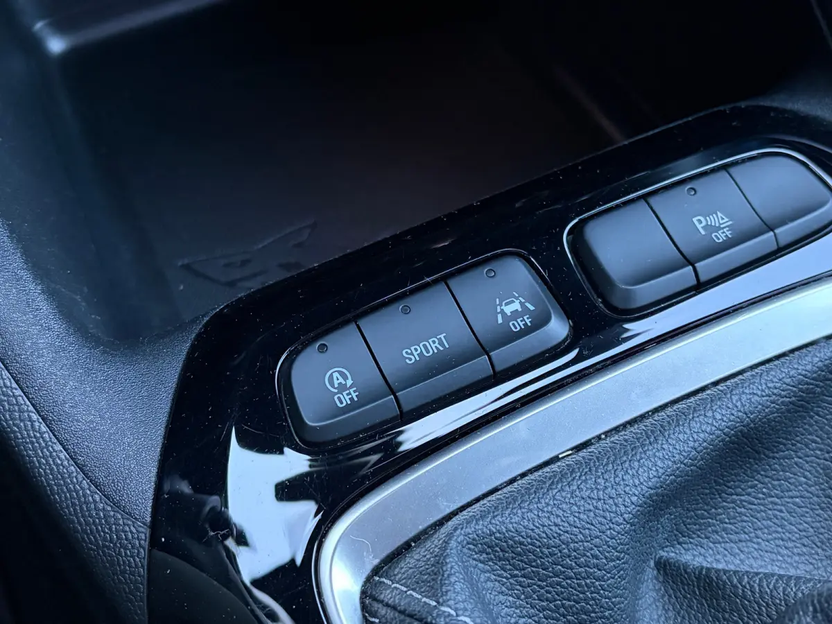 1.2 Turbo 100 PK GS Line | APPLE CARPLAY/ANDROID AUTO| PARKEERSENSOREN ACHTER| LED| SPORTSTOELEN| 16" LM-VELGEN| GETINT GLAS| DAB ONTVANGER| AIRCO|