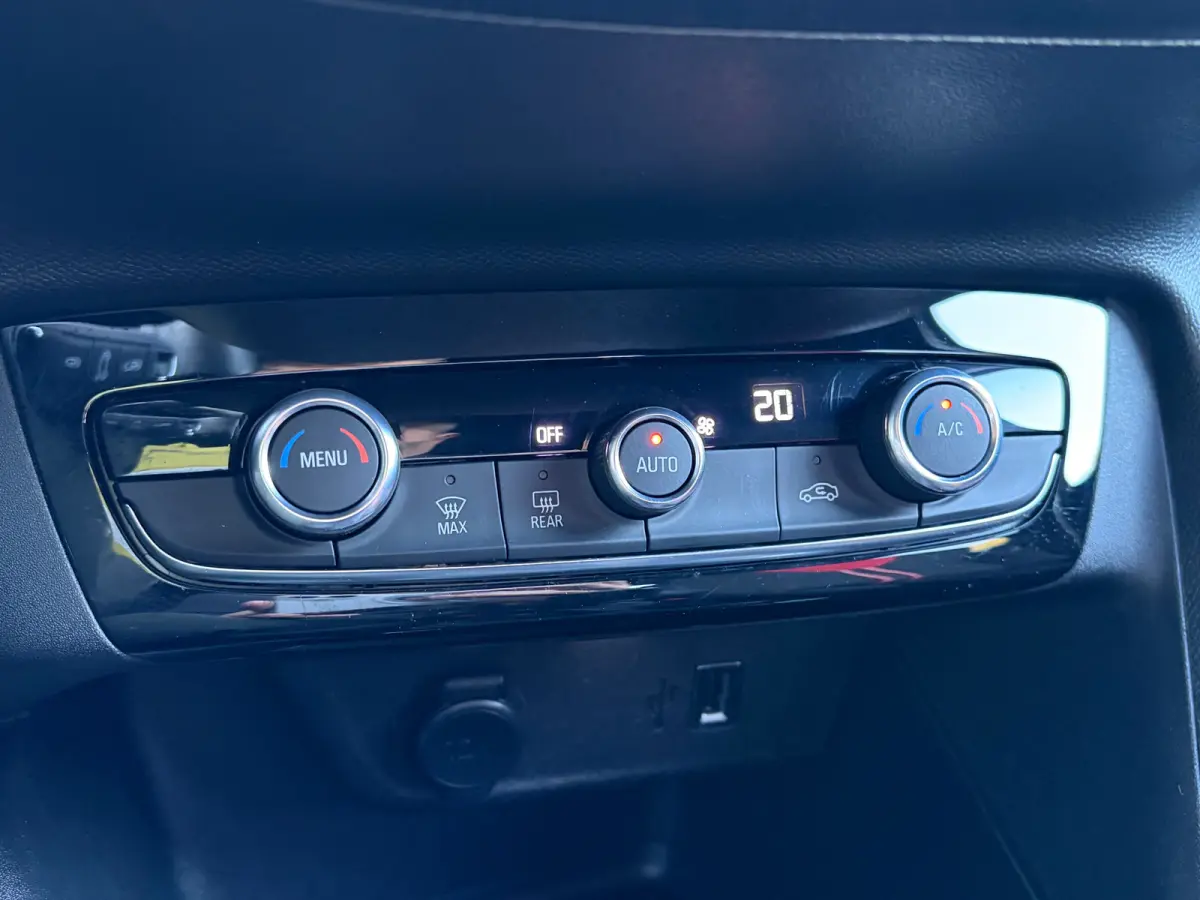 1.2 Turbo 100 PK GS Line | APPLE CARPLAY/ANDROID AUTO| PARKEERSENSOREN ACHTER| LED| SPORTSTOELEN| 16" LM-VELGEN| GETINT GLAS| DAB ONTVANGER| AIRCO|