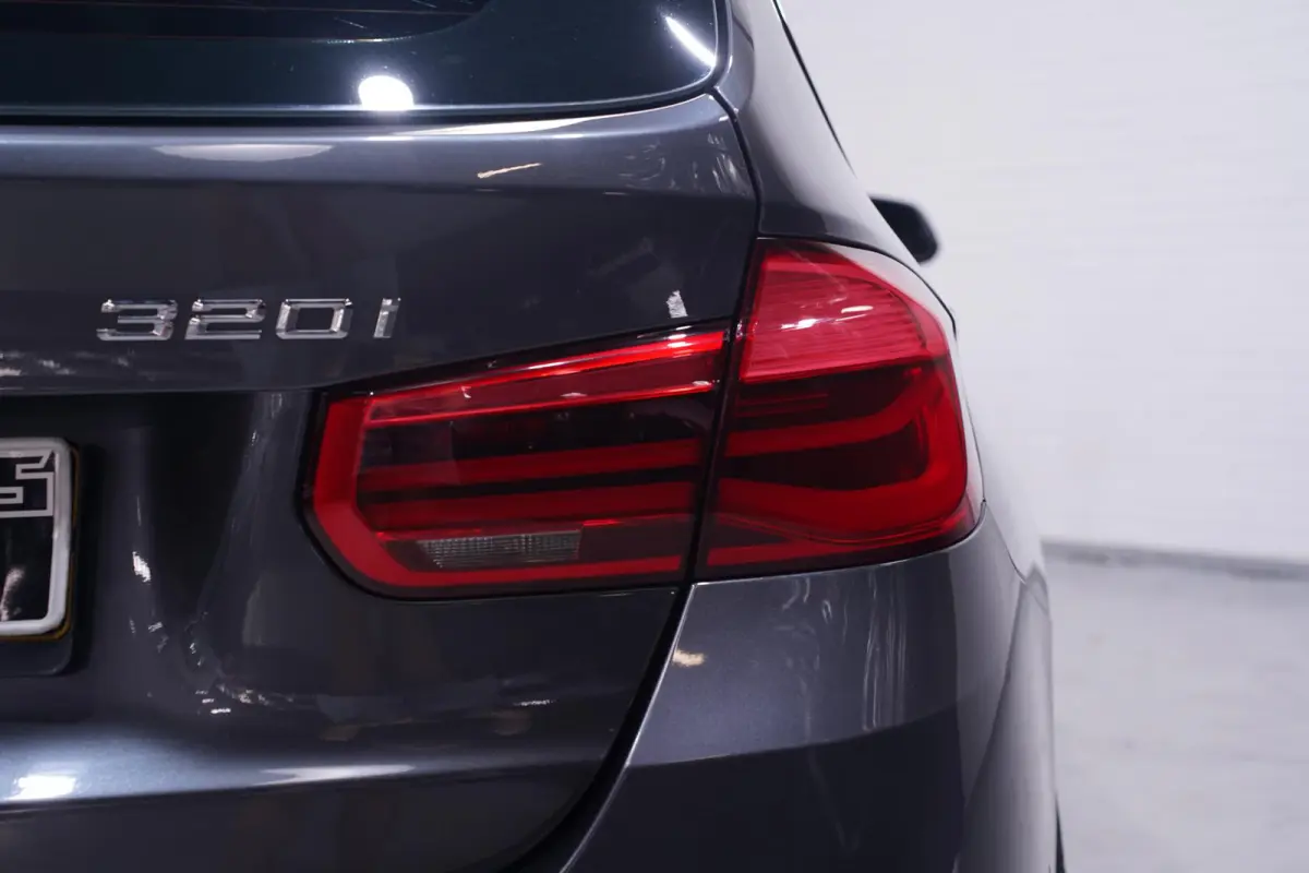 320i Corporate Lease High Executive NAP Leder Clima Sportstoelen