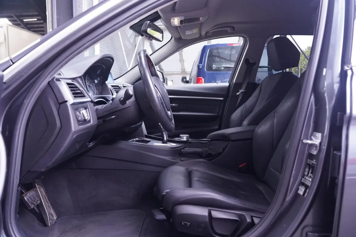 320i Corporate Lease High Executive NAP Leder Clima Sportstoelen