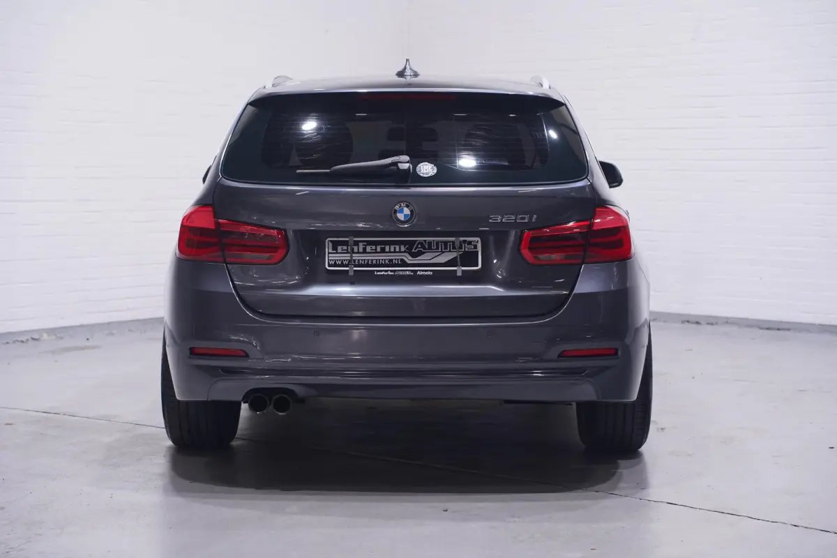 320i Corporate Lease High Executive NAP Leder Clima Sportstoelen