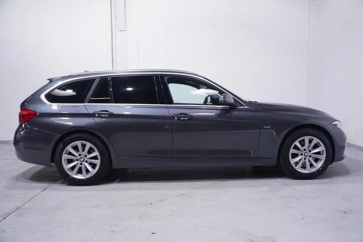 320i Corporate Lease High Executive NAP Leder Clima Sportstoelen