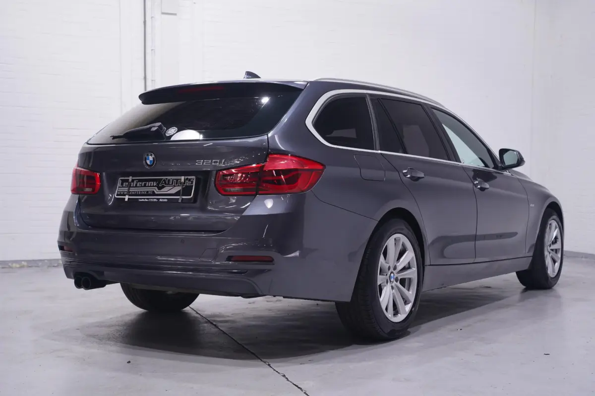 320i Corporate Lease High Executive NAP Leder Clima Sportstoelen