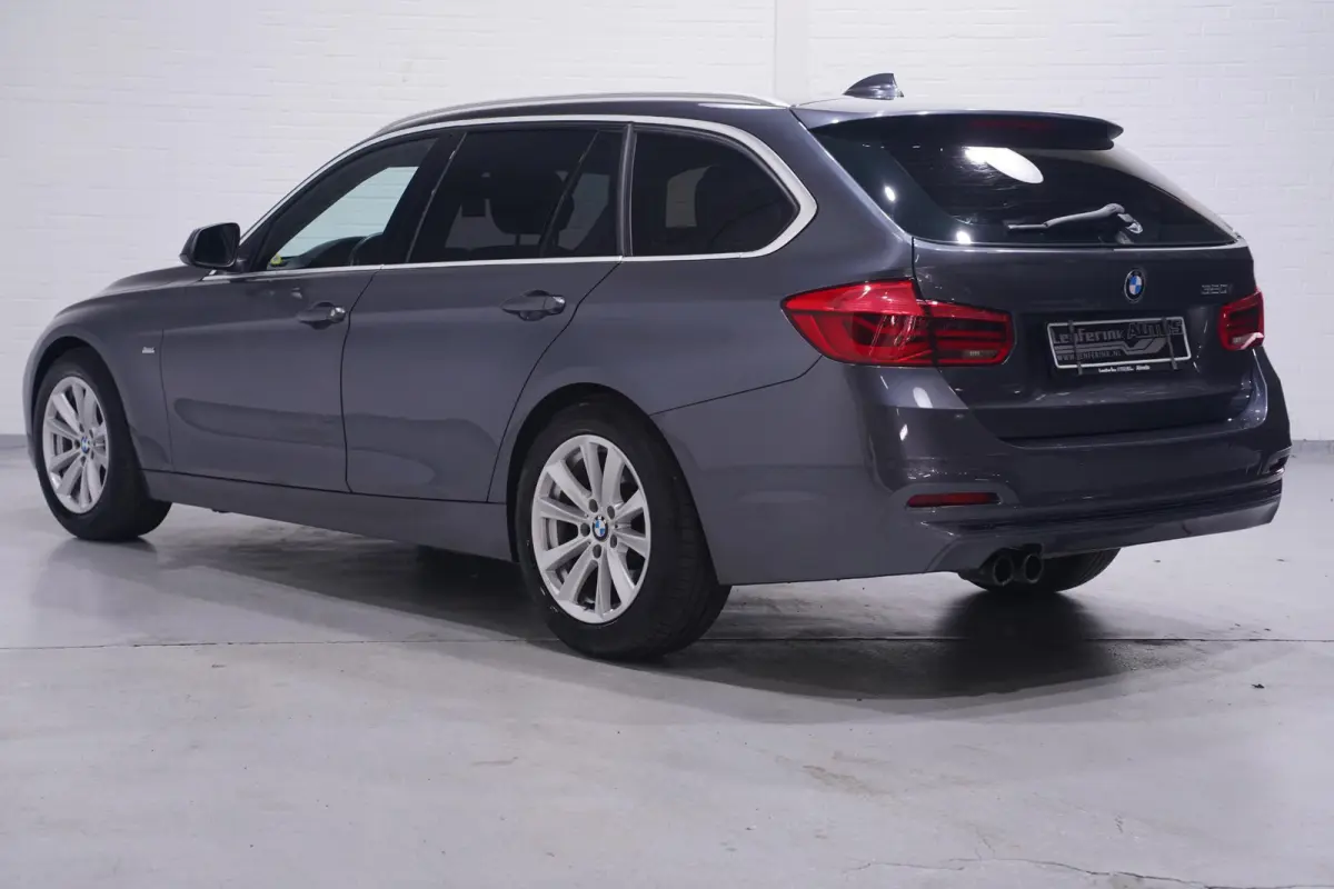 320i Corporate Lease High Executive NAP Leder Clima Sportstoelen