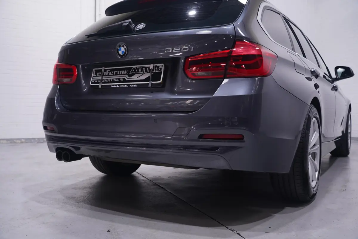 320i Corporate Lease High Executive NAP Leder Clima Sportstoelen