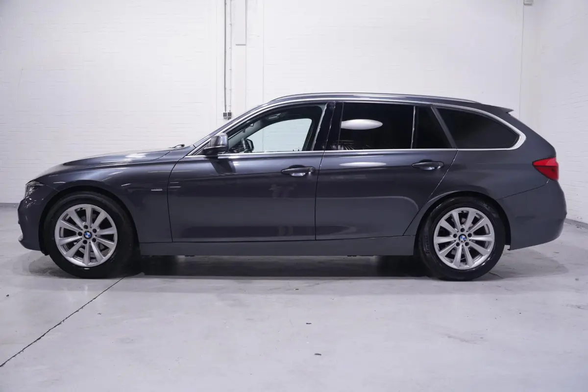 320i Corporate Lease High Executive NAP Leder Clima Sportstoelen