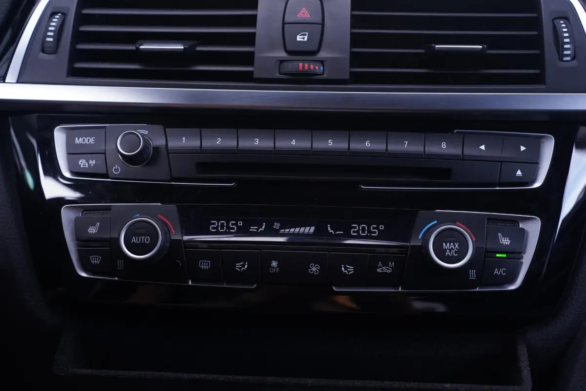 320i Corporate Lease High Executive NAP Leder Clima Sportstoelen
