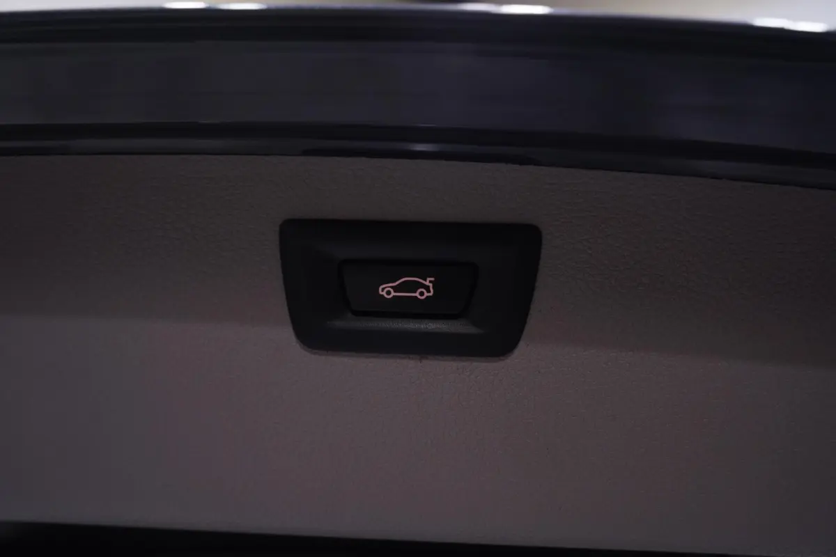 320i Corporate Lease High Executive NAP Leder Clima Sportstoelen