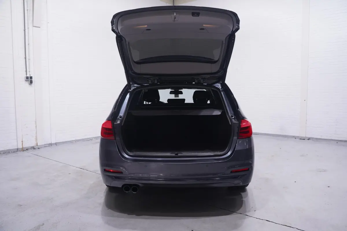 320i Corporate Lease High Executive NAP Leder Clima Sportstoelen