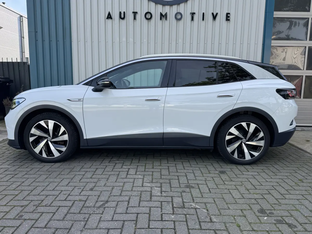 First 77 kWh Soh 91.43% Apple Carplay / LED / Camera / Adaptive / Trekhaak /Org NL Auto!