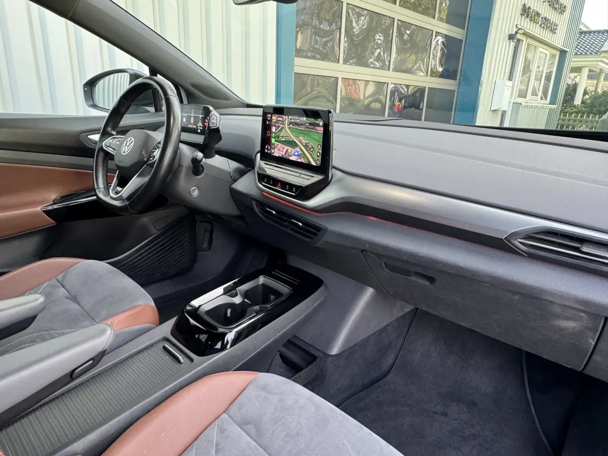 First 77 kWh Soh 91.43% Apple Carplay / LED / Camera / Adaptive / Trekhaak /Org NL Auto!