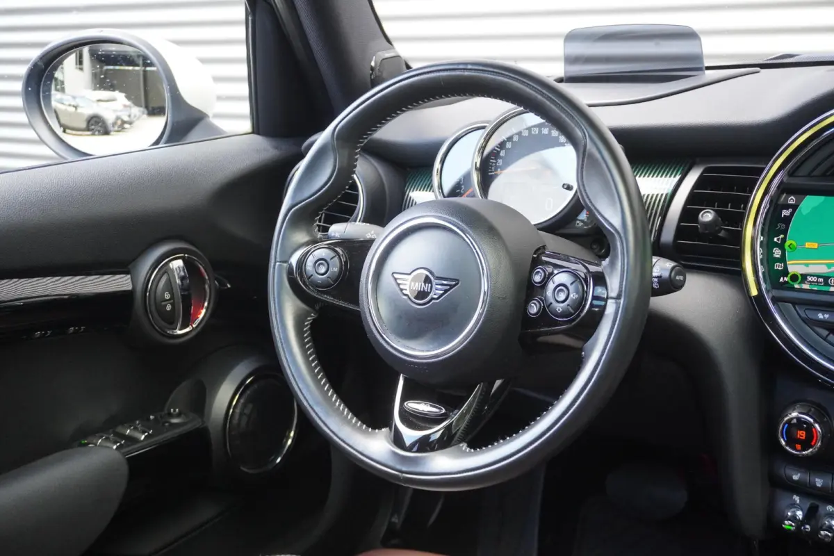 Cooper C | Glazen panoramadak | Comfort Access | Alarm Klasse 3 | Extra getint glas | Harman Kardon HiFi Sound system | MINI Head-Up Display