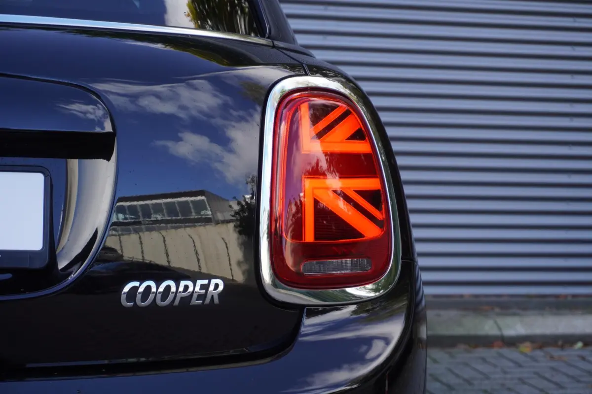 Cooper C | Glazen panoramadak | Comfort Access | Alarm Klasse 3 | Extra getint glas | Harman Kardon HiFi Sound system | MINI Head-Up Display