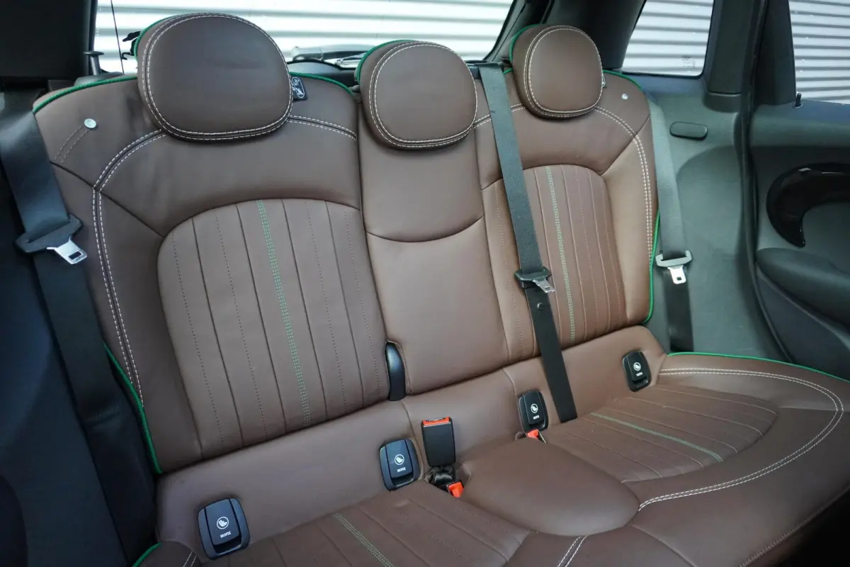 Cooper C | Glazen panoramadak | Comfort Access | Alarm Klasse 3 | Extra getint glas | Harman Kardon HiFi Sound system | MINI Head-Up Display