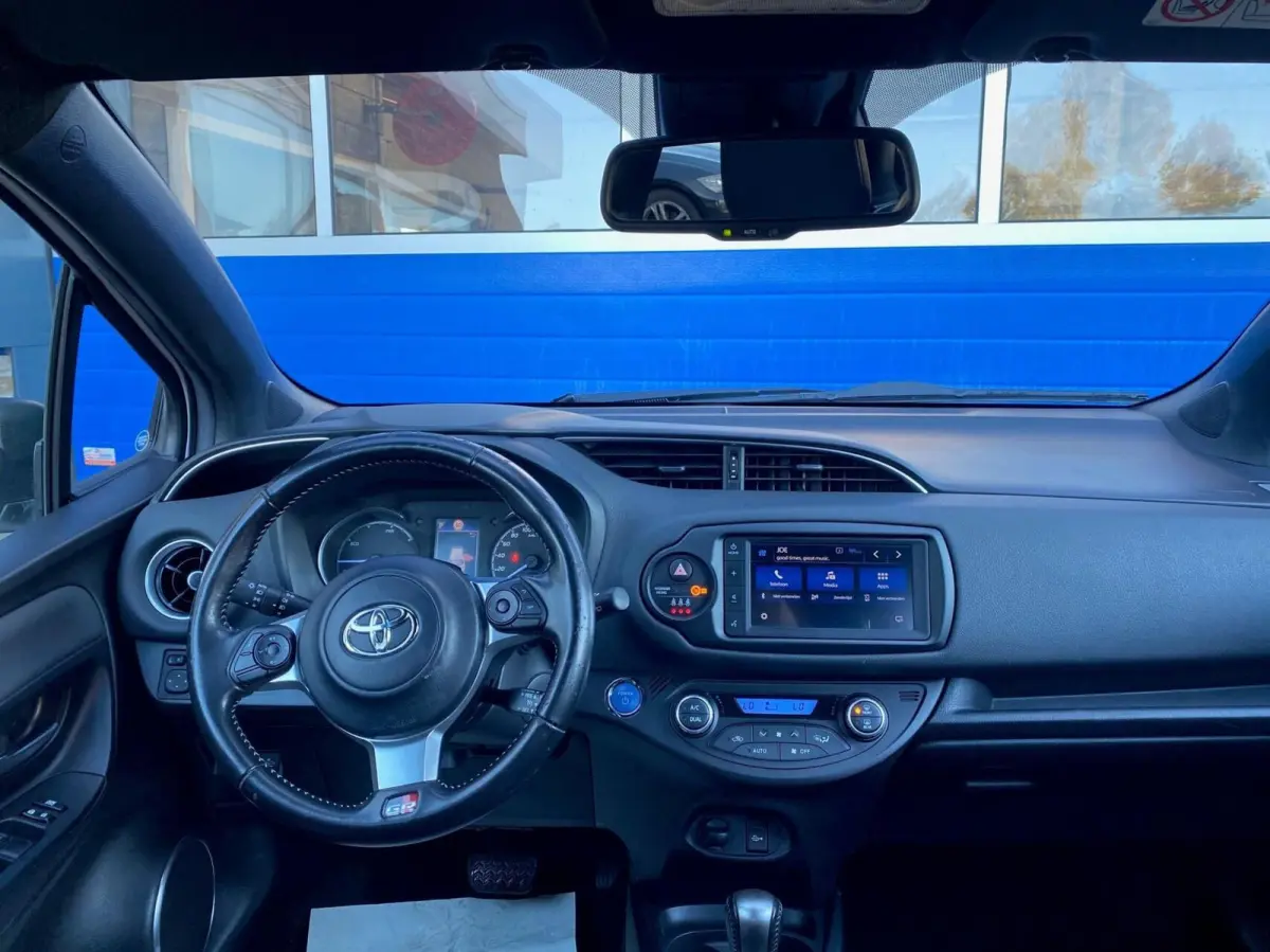 1.5 Hybrid GR-Sport cruise clima