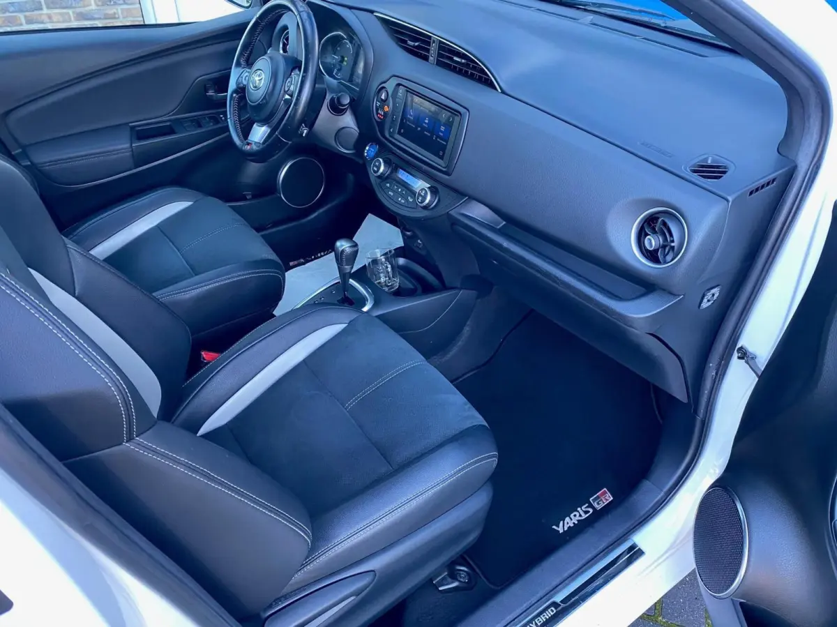 1.5 Hybrid GR-Sport cruise clima