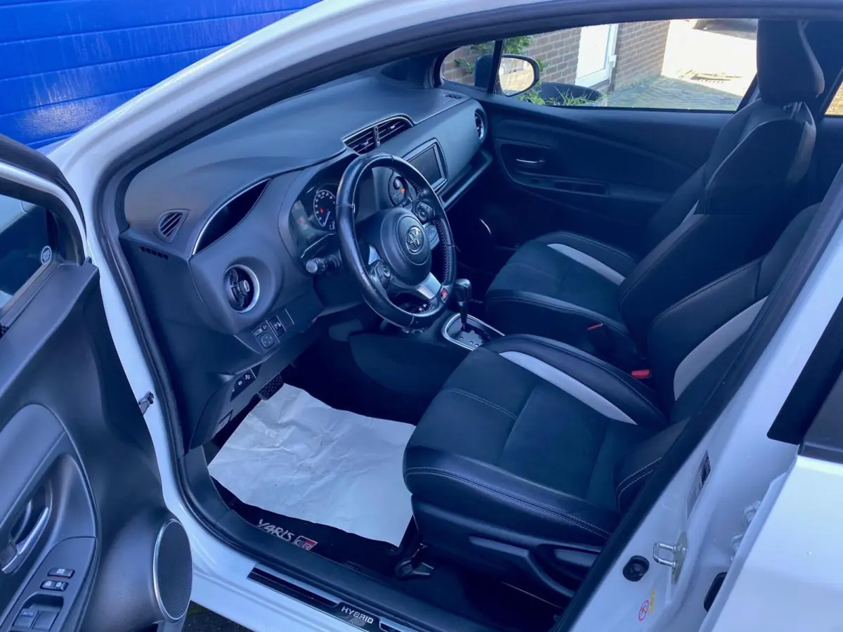 1.5 Hybrid GR-Sport cruise clima