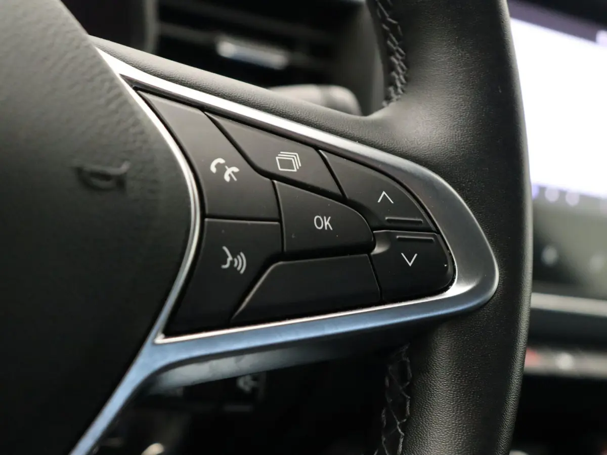 1.0 TCe Zen | Dealeronderhouden | Parkeersensoren achter | Airco | Navigatie | Apple Carplay & Android Auto |