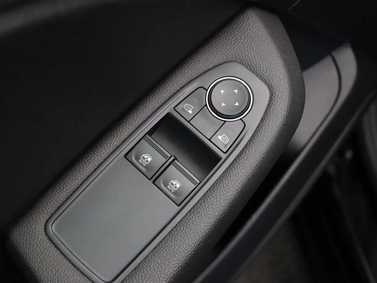 1.0 TCe Zen | Dealeronderhouden | Parkeersensoren achter | Airco | Navigatie | Apple Carplay & Android Auto |
