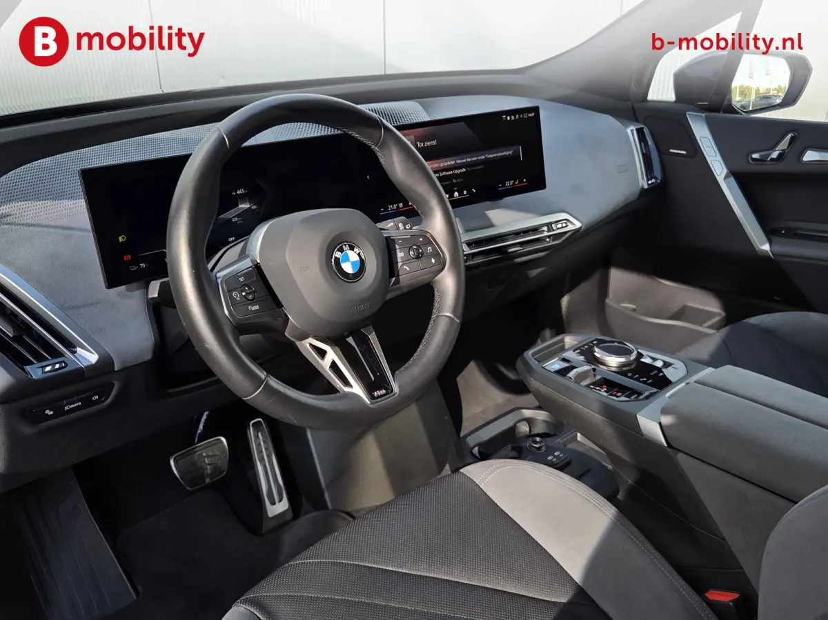 xDrive45 101 kWh M-Sport 'Tansanitblau' Harman Kardon NL Auto! | Adaptive LED | Stuur/Stoelverwarming | DAB | Driving Assist. Plus