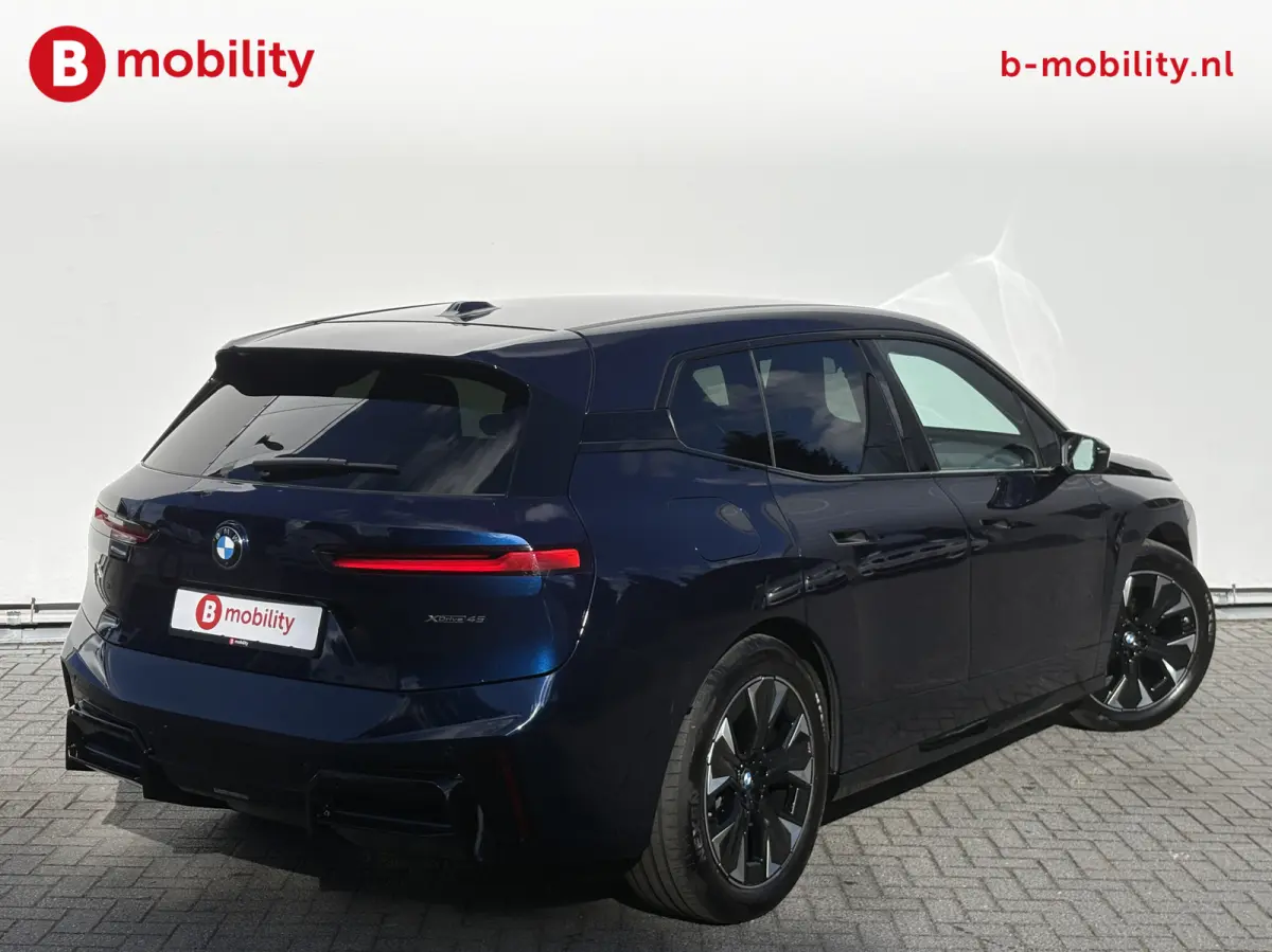 xDrive45 101 kWh M-Sport 'Tansanitblau' Harman Kardon NL Auto! | Adaptive LED | Stuur/Stoelverwarming | DAB | Driving Assist. Plus