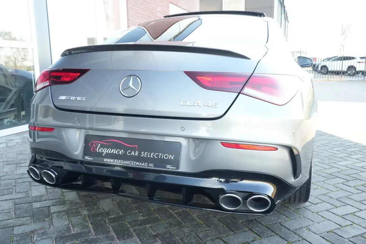 180 AMG | 136pk | Panoramadak | Stoelverwarming | Camera | Deze Mercedes-Benz CLA 180 AMG Line combineert het elegante coupédesign met een sportieve uitstraling en het comfort dat je van Me