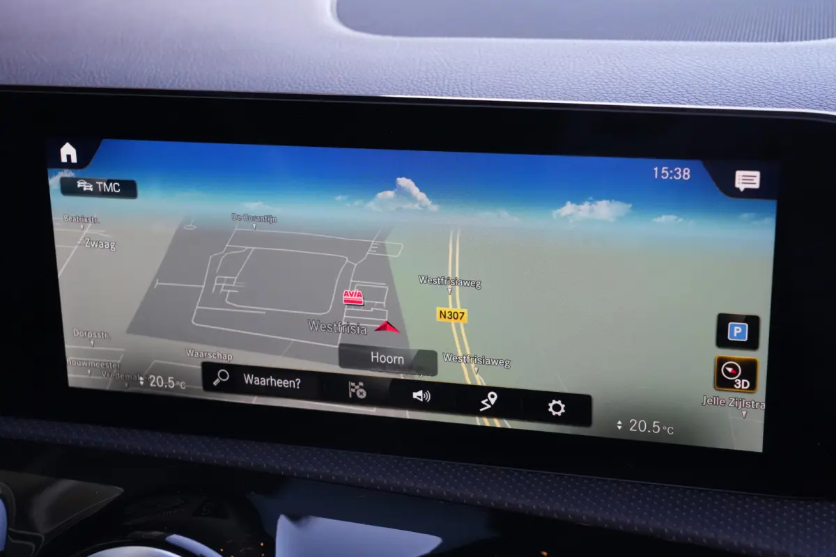 180 AMG | 136pk | Panoramadak | Stoelverwarming | Camera | Deze Mercedes-Benz CLA 180 AMG Line combineert het elegante coupédesign met een sportieve uitstraling en het comfort dat je van Me