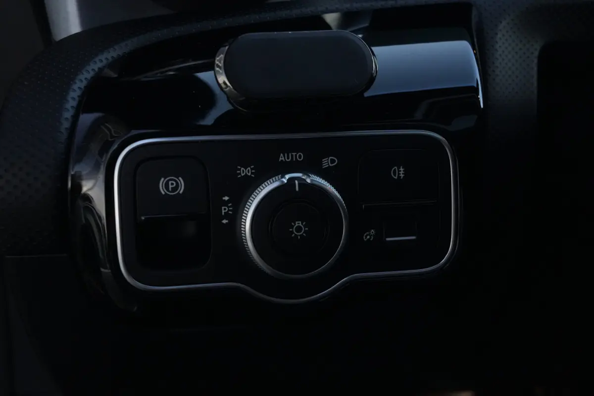 180 AMG | 136pk | Panoramadak | Stoelverwarming | Camera | Deze Mercedes-Benz CLA 180 AMG Line combineert het elegante coupédesign met een sportieve uitstraling en het comfort dat je van Me