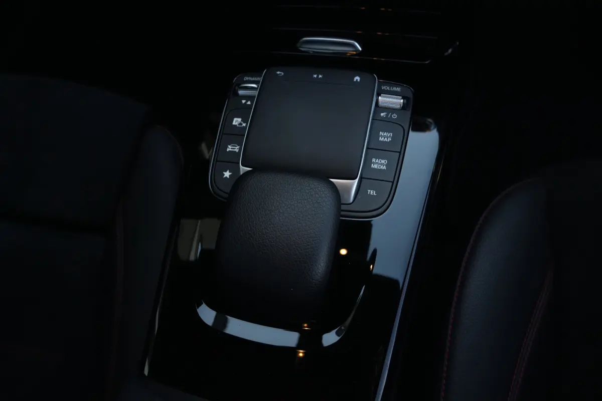 180 AMG | 136pk | Panoramadak | Stoelverwarming | Camera | Deze Mercedes-Benz CLA 180 AMG Line combineert het elegante coupédesign met een sportieve uitstraling en het comfort dat je van Me