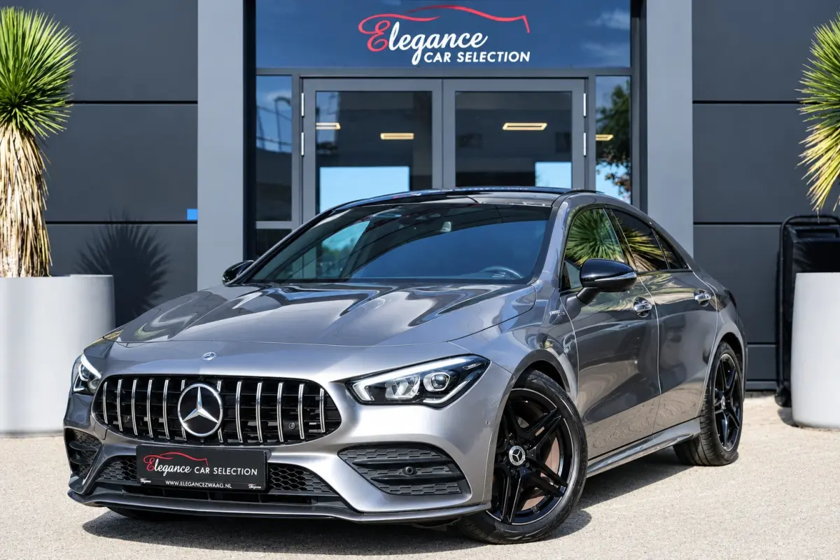 180 AMG | 136pk | Panoramadak | Stoelverwarming | Camera | Deze Mercedes-Benz CLA 180 AMG Line combineert het elegante coupédesign met een sportieve uitstraling en het comfort dat je van Me