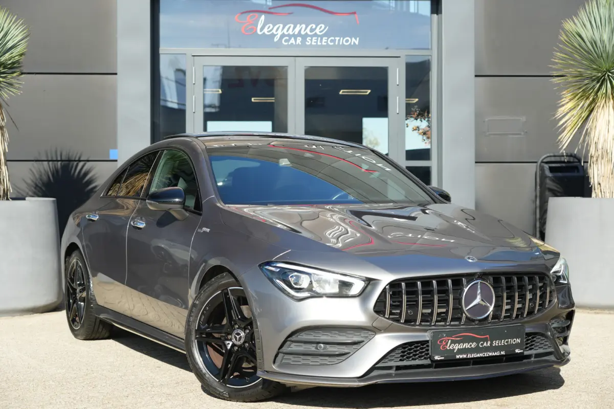 180 AMG | 136pk | Panoramadak | Stoelverwarming | Camera | Deze Mercedes-Benz CLA 180 AMG Line combineert het elegante coupédesign met een sportieve uitstraling en het comfort dat je van Me