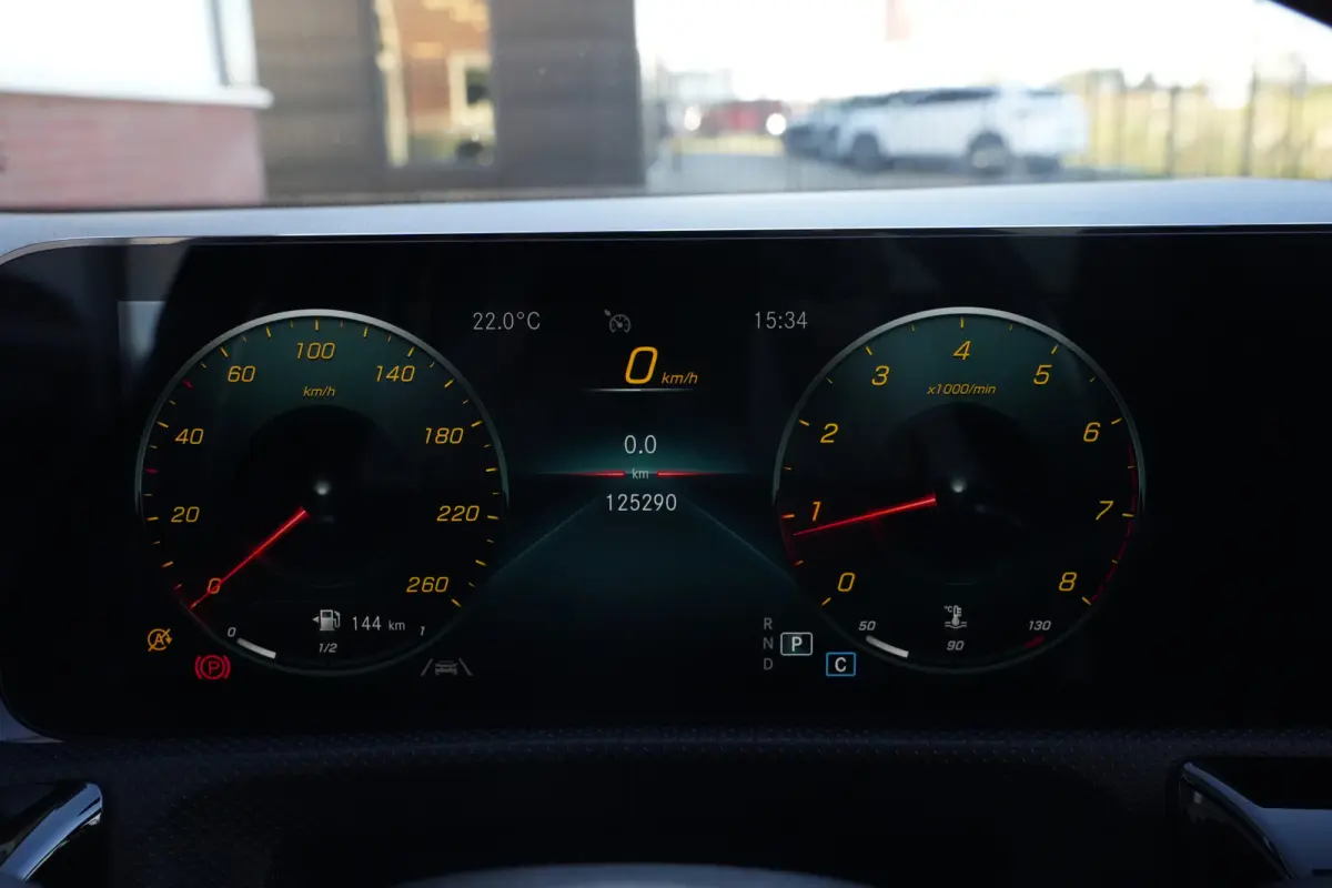 180 AMG | 136pk | Panoramadak | Stoelverwarming | Camera | Deze Mercedes-Benz CLA 180 AMG Line combineert het elegante coupédesign met een sportieve uitstraling en het comfort dat je van Me