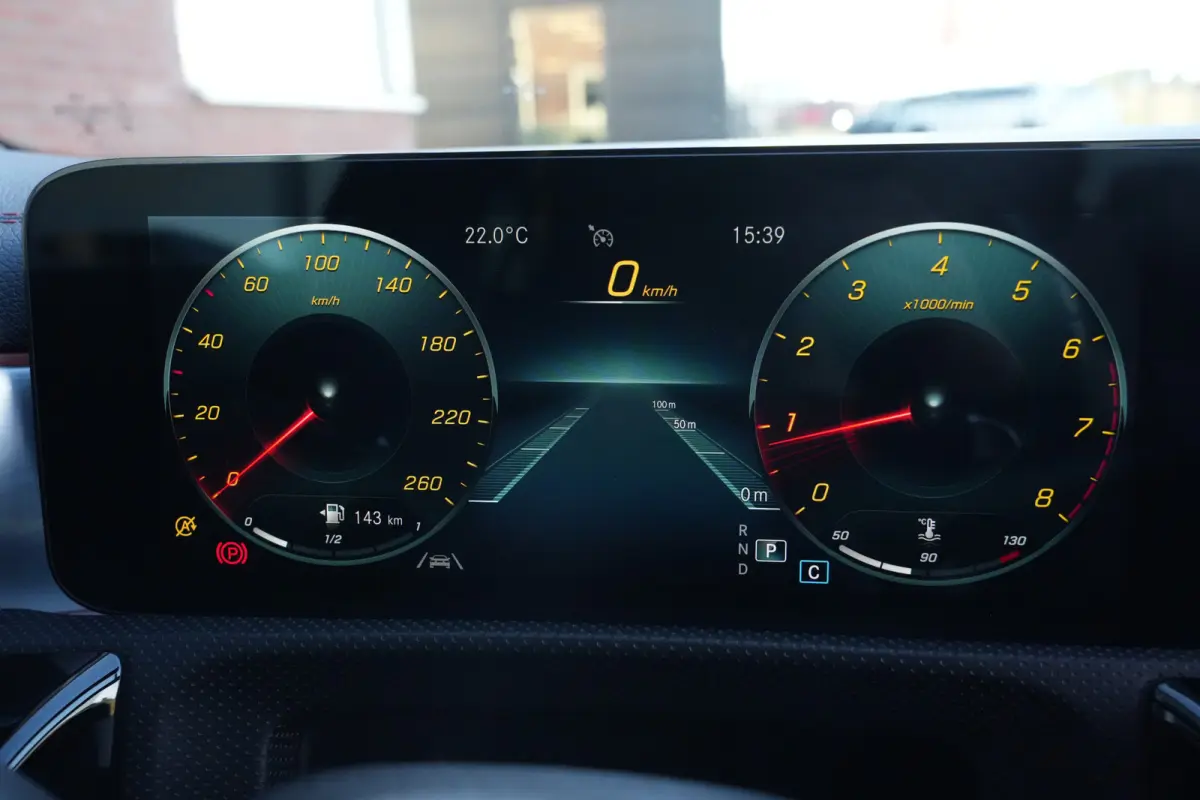 180 AMG | 136pk | Panoramadak | Stoelverwarming | Camera | Deze Mercedes-Benz CLA 180 AMG Line combineert het elegante coupédesign met een sportieve uitstraling en het comfort dat je van Me