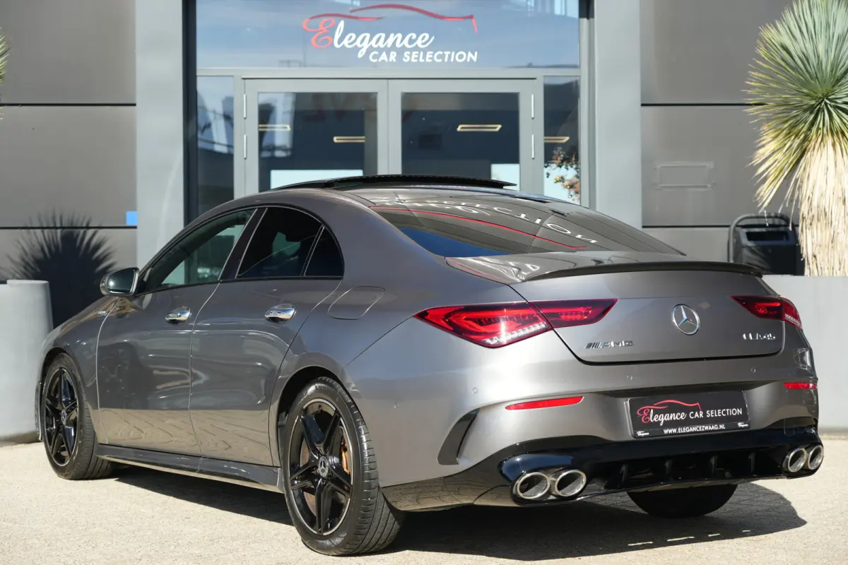 180 AMG | 136pk | Panoramadak | Stoelverwarming | Camera | Deze Mercedes-Benz CLA 180 AMG Line combineert het elegante coupédesign met een sportieve uitstraling en het comfort dat je van Me