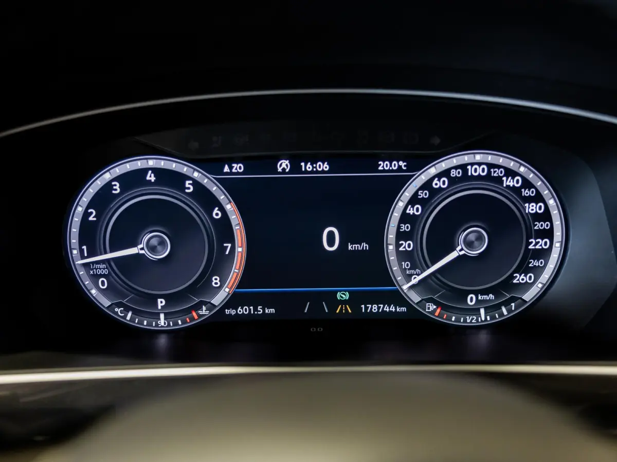 1.4 TSI ACT R-Line Business / 150pk / Automatische klimaatregeling / Apple CarPlay /